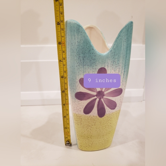 Floral vase and wooden flowers - Picture 6 of 6